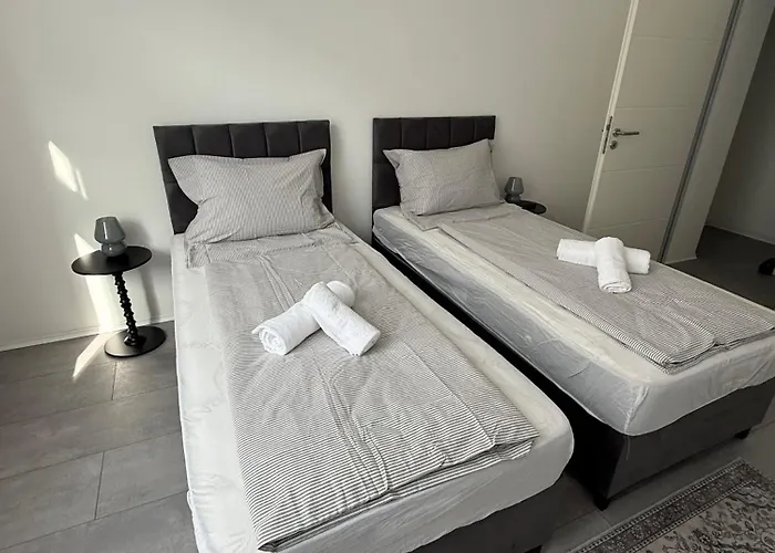 Deluxe Frohnhausen 1 *